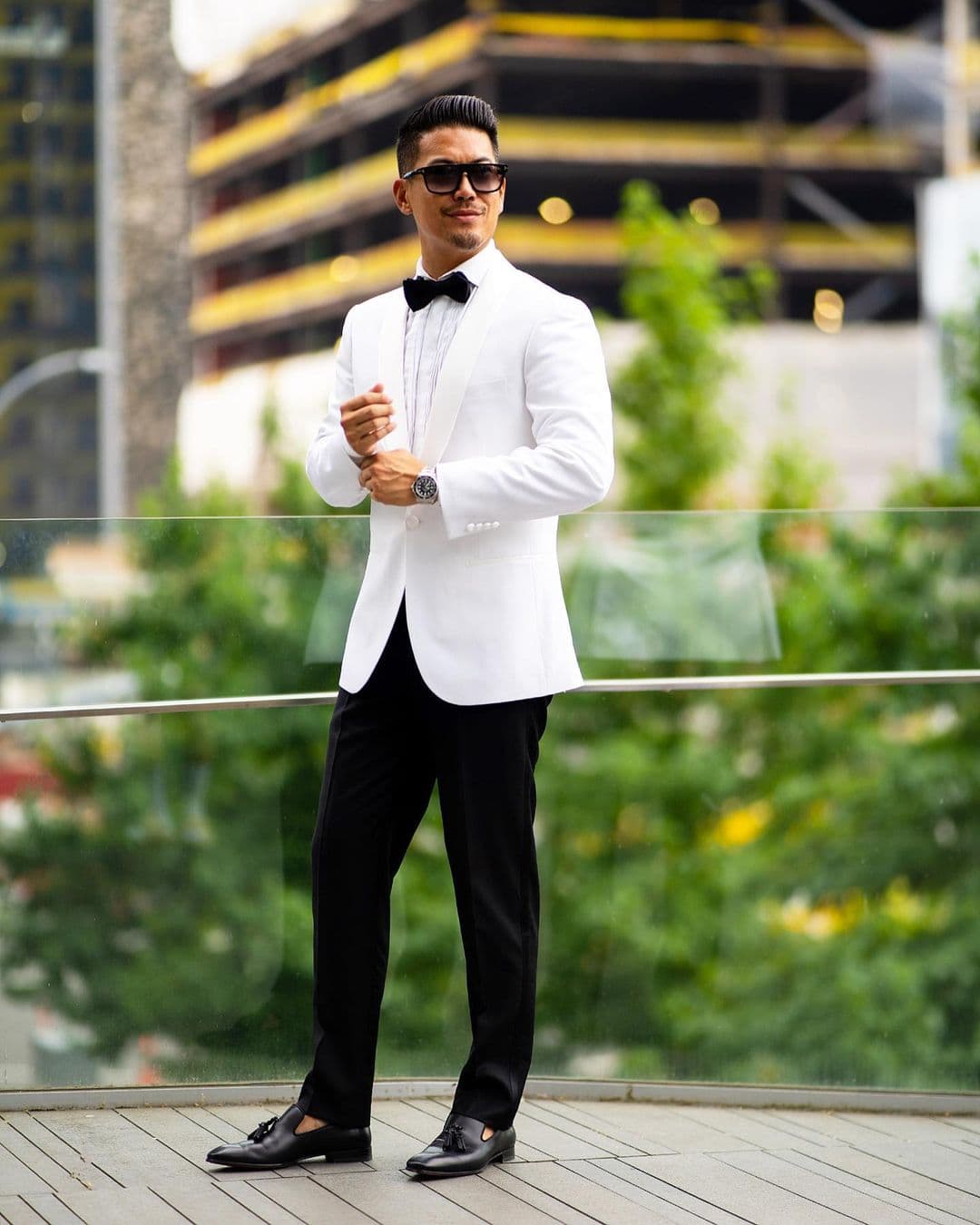 We're in the middle of wedding season, and whether you're just attending or actually the one getting married, finding the right suit at the right price can be seriously annoying. @suitshopofficial makes suit shopping incredibly easy.